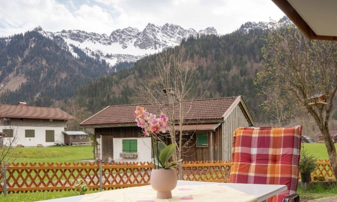 Hinterstein Apartment | Ferienwohnung Rauhorn mit Terrasse - Haus Angelika