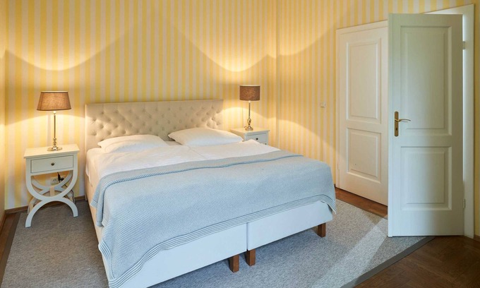 Dalwitz Apartment | Ferienwohnung Turm 1 - Feriengut Dalwitz Gutshaus
