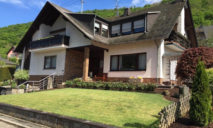 Oberfell Apartment | Ferienwohnung Unter dem Schild