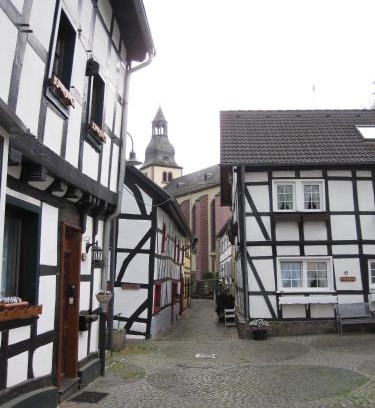 Heimbach Apartment | Ferienwohnungen - An der Kunstakademie
