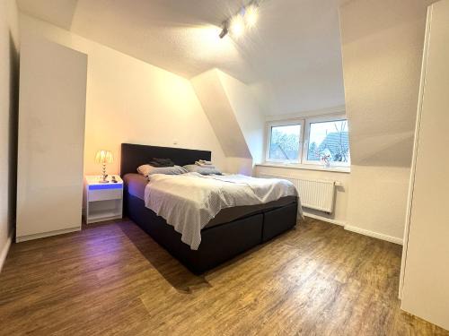 Itzehoe Apartment | Ferienwohnungen Arp "Nordsee" mit Balkon und Parkplatz