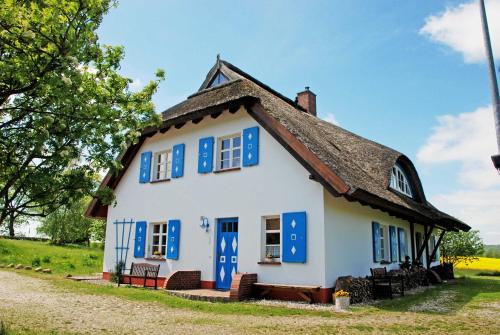 Sellin House | Ferienwohnungen unterm Reetdach
