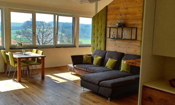 Sarling Apartment | Ferienwohnunggroßer Fensterfront und Panoramablick