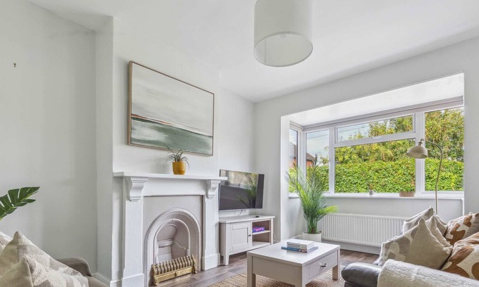 Henley House | Fern House - Cosy 3 bedroom house with garden
