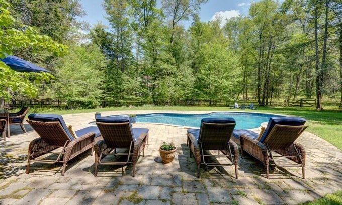 Narrowsburg House | Fern Leaf Farmhouse - Stylish in Narrowsburg
