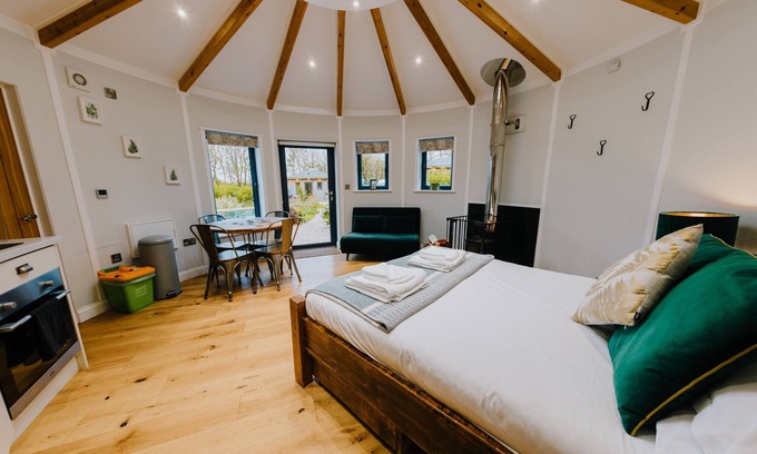 Bude Cabin | Fern Leaf Roundhouse (Pet Friendly)