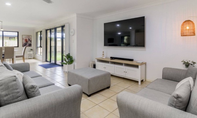 Banksia Beach House | Fernando's Beach Hideaway