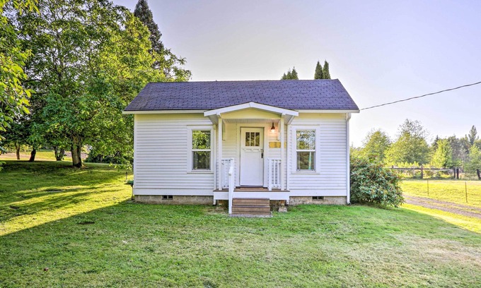Ferndale Cottage | Ferndale Cottage on Private 20 Acre Farm!