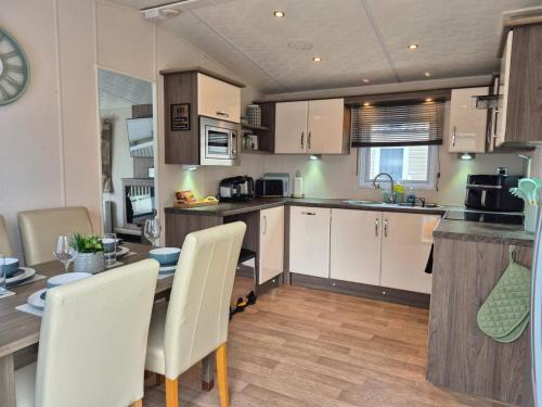 Hopton House | Fernwood Lodge