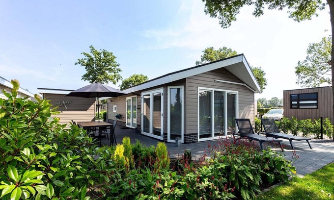 Cromvoirt Ski Chalet | ✓ Ferox XL at Résidence de Leuvert ✓ Holiday home for 2 persons ✓ Located near Den Bosch (Noord-Brabant) ✓ Near De IJzeren Man ✓ Book directly through the park