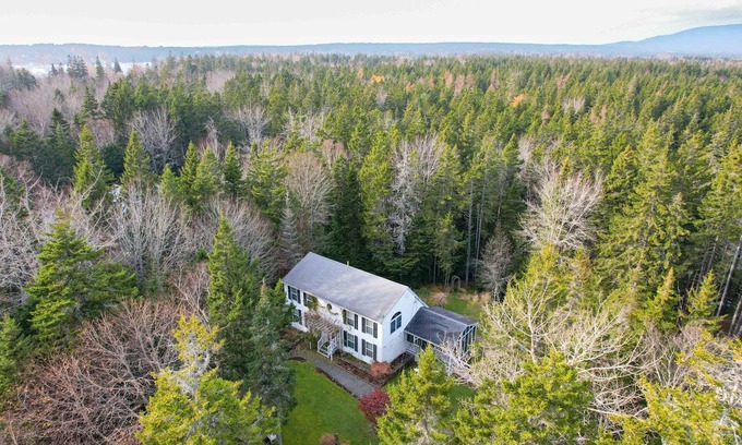 Bass Harbor House | Ferry Lodging@ Acadia NP, trail, A/C, Privacy, Firepit, Seafood sleeps 12