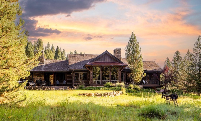 Spanish Peaks House | Festive Date Available! Modern Mountain Home, Deck and Outdoor Fireplace, Near Ousel Falls Park!
