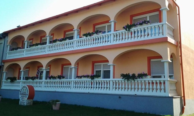 Podersdorf am See Cottage | Fewo, Bad, WC, 1-2 Schlafräume, Hofseite - Arkadenhaus
