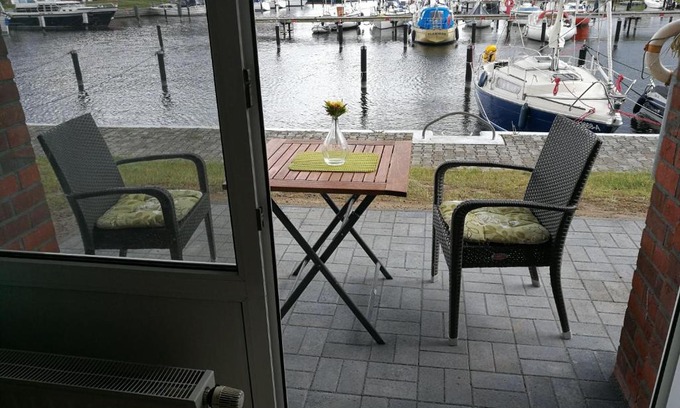 Ueckermuende Apartment | FEWO-fuer-2-Pers-Hafenblick-2-Ueckermuende-Stettiner-Haff-Ostsee-direkt-Yachthafen