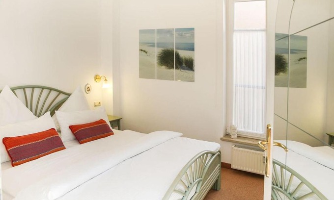 Kuehlungsborn Hotel | Fewo Rosenhof 12