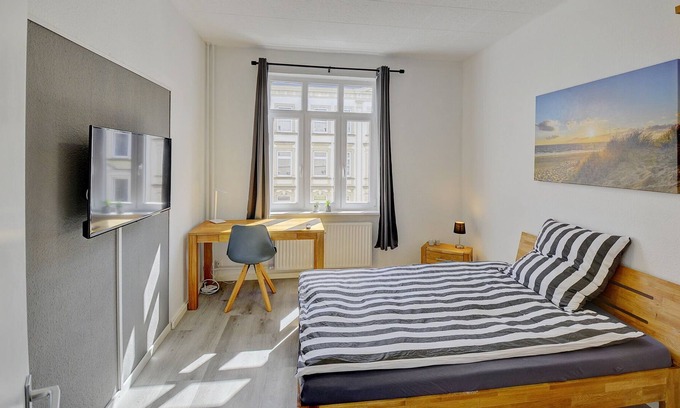 Nordstadt Apartment | fewo1846 - Schiefe Stube / Inexpensive craftsman's apartment with 3 bedrooms