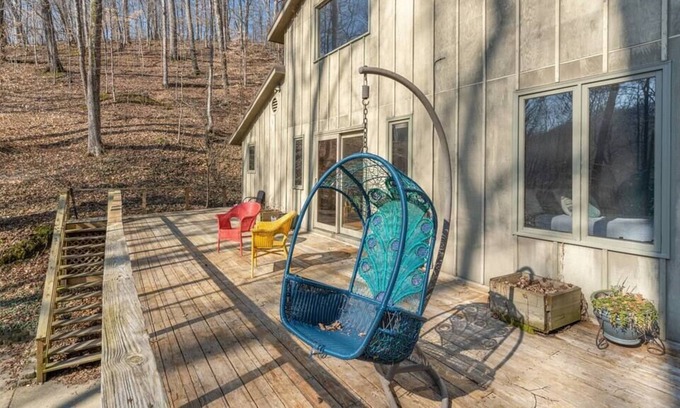 Bellevue Cabin | Feynman's Forest - Secluded Oasis