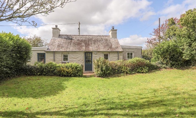 Bodorgan House | Ffrwd Cottage