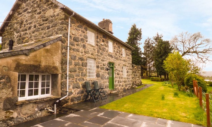 Llangower Cottage | FFYNNON GOWER, family friendly, character holiday cottage in Bala