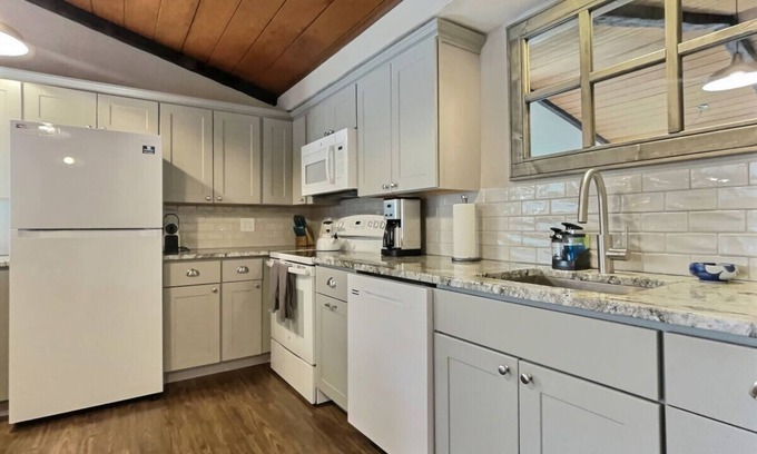 Pittsfield House | FiddleHead Lane-Near Killington, Fireplace, Grill