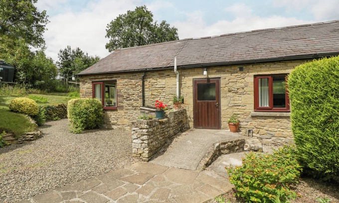 Mortimers Cross Cottage | FIELDFARE, pet friendly, character holiday cottage in Kingsland