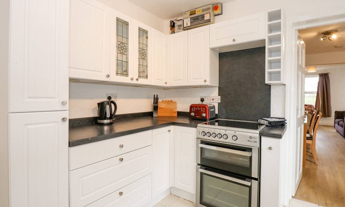 Great Massingham Cottage | FIELDVIEW COTTAGE, pet friendly, with a garden in Great Massingham