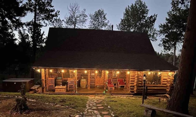 Bailey Cabin | Fife Haus - Real Rustic Log Cabin - Cozy Retreat