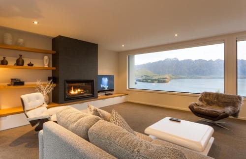 Fernhill Villa | Fifteen by Amazing Accom