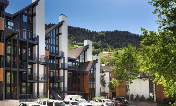 Aspen Condo | Fifth Avenue Condominiums by Frias