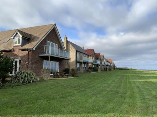 Filey House | Fileybayview at The Bay Filey, sleeps 8-10, dog-friendly