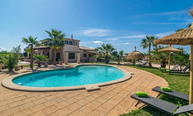 Buger Villa | Finca Aria