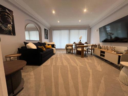 Finchley Church End Apartment | Finchley Central Luxe Apartment