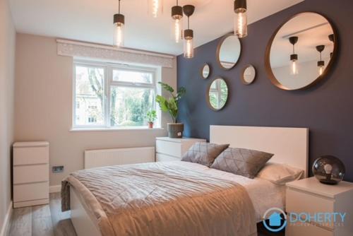 Finchley Church End Apartment | Finchley Contemporary 2 Bed Apartment + Parking