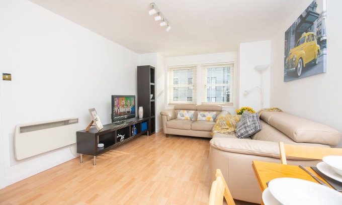 Central Aberdeen Apartment | ✪ Find Dwellcome Home Ltd ✪ 2 bed apartment with king & double beds