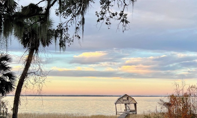 Plymouth House | Find peace & recharge at this 2 bedroom 2 bathroom home on beautiful Lake Harris