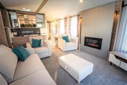 Forres House | Findhorn Lodge - Peaceful - Pets - Sleeps 4
