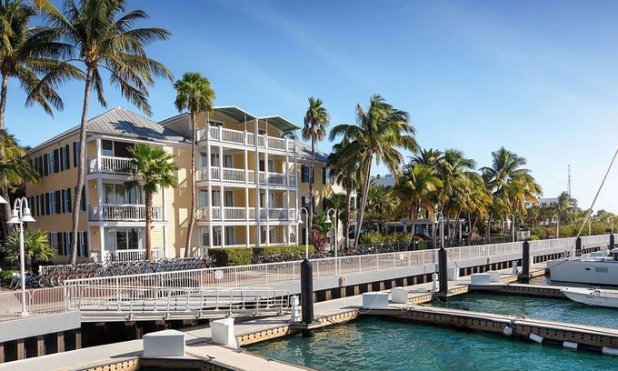Truman Annex Resort | 𝐅𝐢𝐧𝐝𝐢𝐧𝐠𝐌𝐞𝐢𝐥𝐢 Near Duval Street, Waterfront Sunset Harbor Resort. 2BR