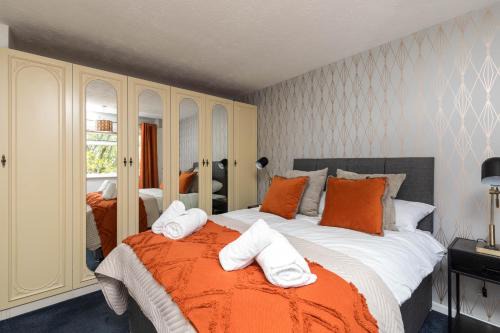 Ifield House | Findon House- Spacious 3BR, contractor, relocations friendly,10mins from GATWICK Airport, free parking, WIFI, garden