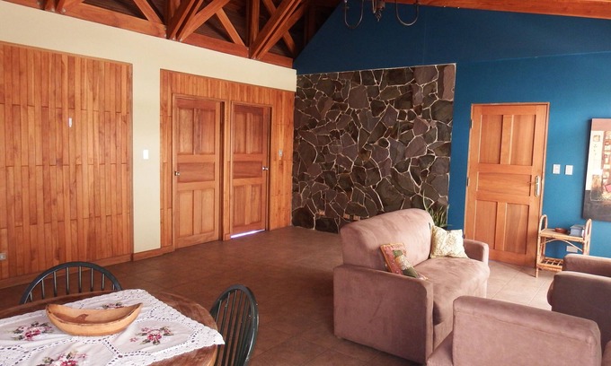 La Guaria Apartment | Fine-Wood Apartment in a Treat Location