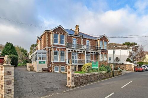 Roundham Apartment | Finest Retreats - Atherfield Apartments No 6 - Tree Tops