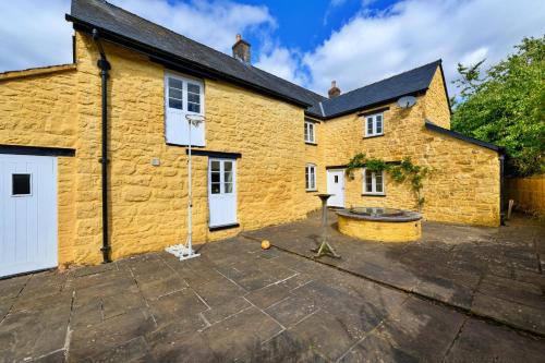 Cwmcarvan House | Finest Retreats - Bailey Glace Farmhouse