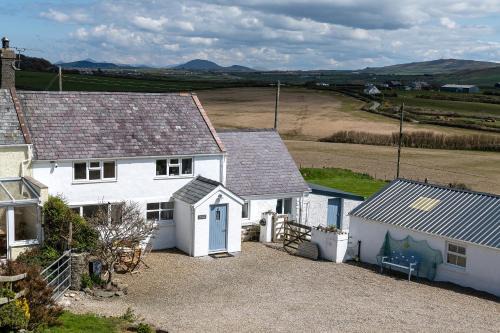 Garn Fadryn House | Finest Retreats - Bryn Du