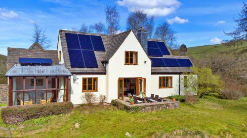 Llanidloes House | Finest Retreats - Cwmfron House
