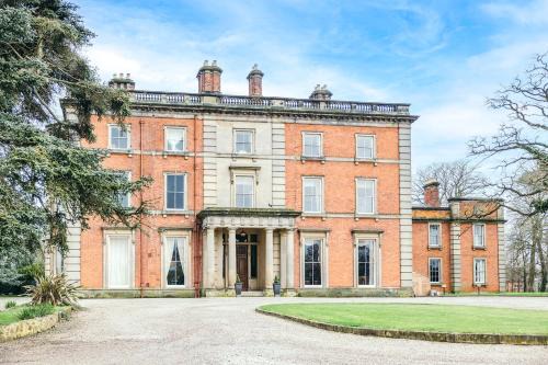 Eaton Mascott House | Finest Retreats - Netley Hall - Angelica