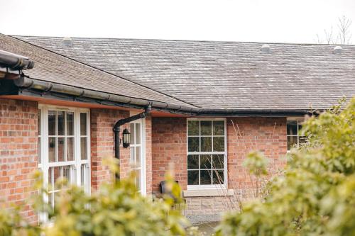 Eaton Mascott House | Finest Retreats - Netley Hall - Rosemary