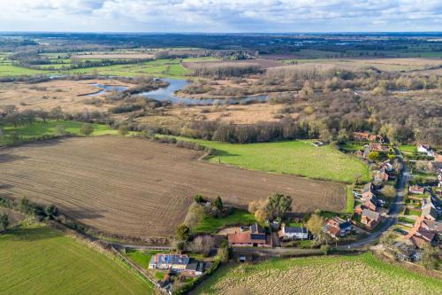 Surlingham House | Finest Retreats - Pottles Cottage
