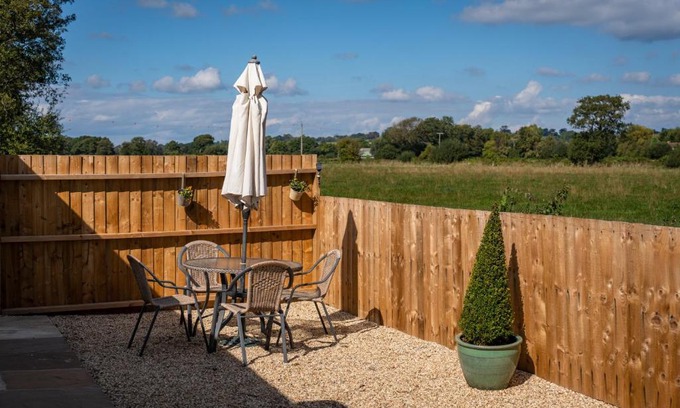 Wedmore House | Finest Retreats - Rosebud Cottage
