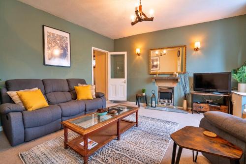 Tideswell House | Finest Retreats - Stonelea