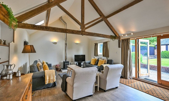 Easton Royal Cottage | Finest Retreats | The Burrow at Conygre Farm