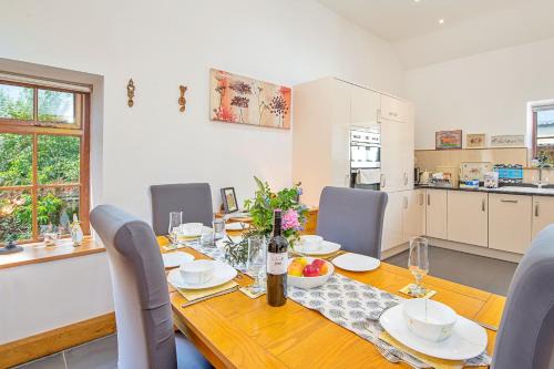 Newcastle Emlyn House | Finest Retreats - Yr Hen Llaethdy